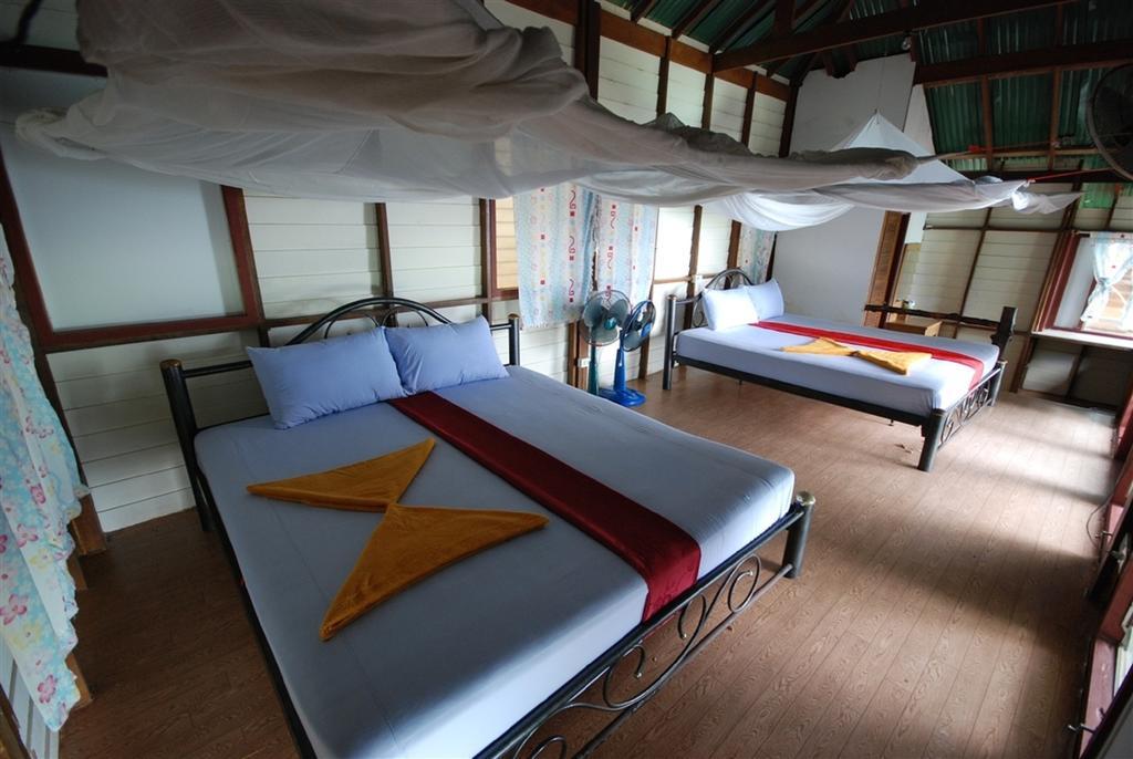 Tohko Beach Resort Phi Phi Don Quarto foto